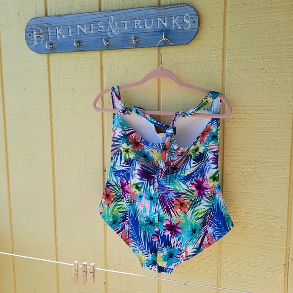 Catalina Tropical Flower Print Twist Front Sweetheart Halter One Piece Swimsuit - Picture 4 of 11